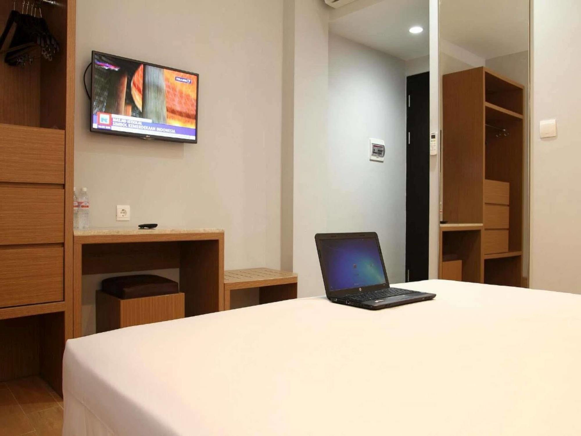 Hotel Astoria Bandar Lampung Dış mekan fotoğraf